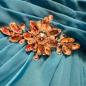 Beautiful new aqua blue formal dress. Size 14 runs small, it’s more like a 12.